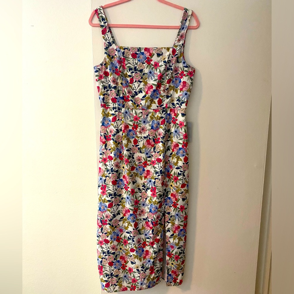 Floral pencil cut satin-like fabric w/ slit down left side & back zipper closure